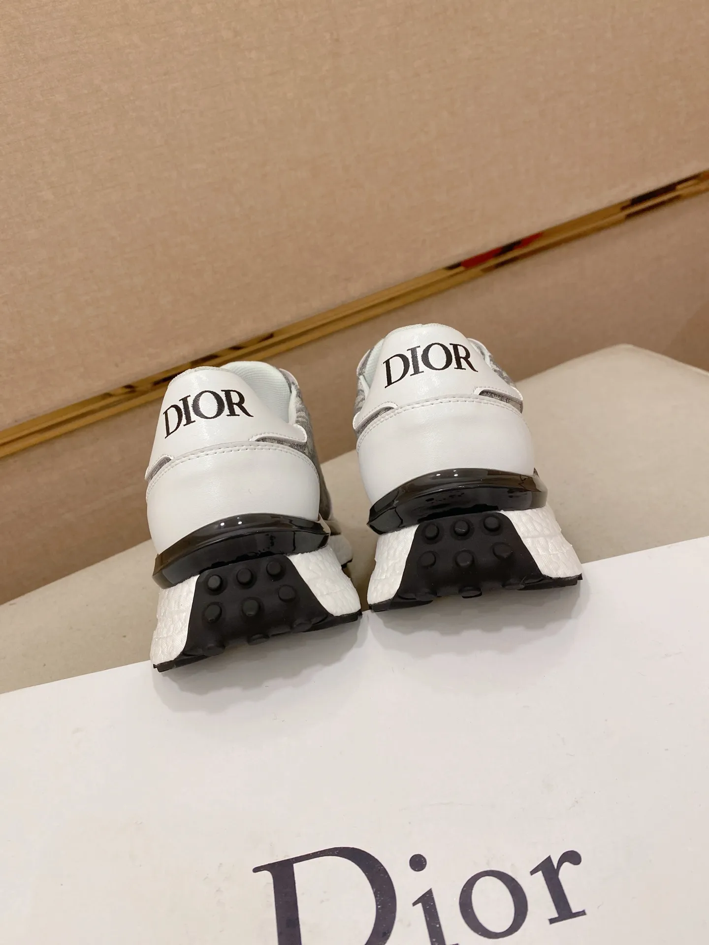 Men's shoes💰: 462💰 [Dior·Dior] New casual sports style men's shoes, new spring and summer design, perfect workmanship, lace-up style to create wardrobe quality, upper: imported first-layer cowhide, sheepskin lining is soft and comfortable, ultra-light TPU wear-resistant outsole, simple, versatile fashion men's shoes, excellent color code number 38--44. Can be customized 45 non-returnable